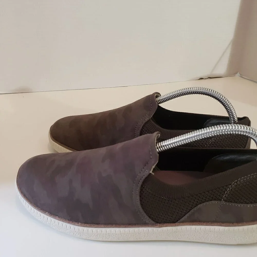 Dr. Scholl's seeing stars olive size 9.5
